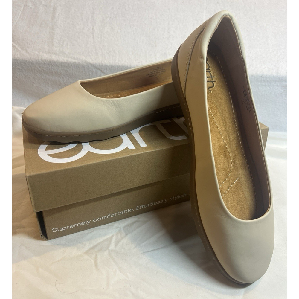 NIB Earth Women's Landen Slip-on Round Toe Casual Ballet Flats Ivory Size 7.5W